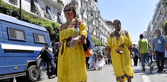 Algérie : la robe kabyle fait – encore – parler d’elle