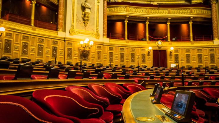 64e30fc0a2e21_l-hemicycle-du-senat-au-palais-du-luxembourg-a-paris-740x416.jpeg