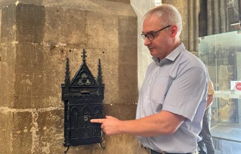 Metz. Il dégrade la cathédrale et menace des riverains avec une meuleuse : un témoin raconte