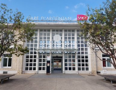 Enervé, un homme saccage le hall de la gare SNCF d'Argentan, brise gratuitement vitres et écrans