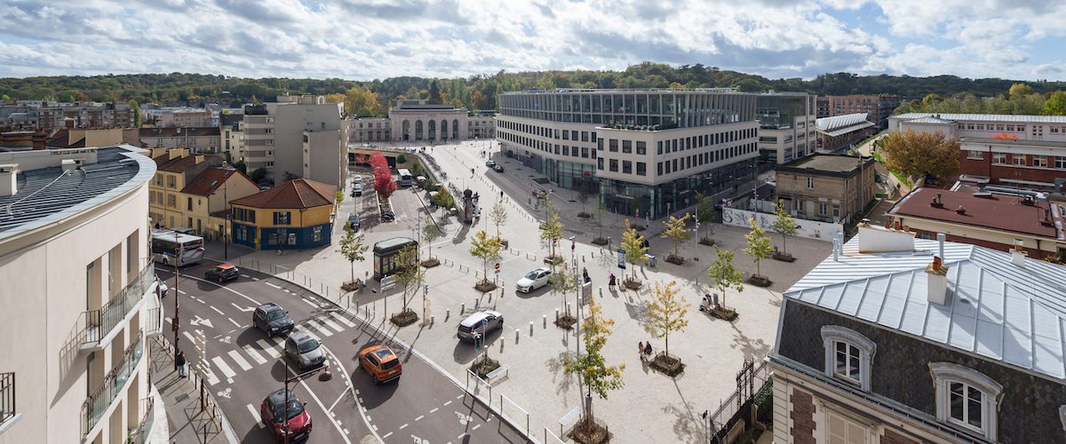 gare-des-chantiers-et-place-poincare-vue-depuis-lhotel-chantiers-copie-1200x500.jpg