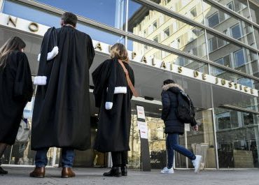 Condamné pour dégradations lors d'une manifestation, l’avocat black bloc s’évanouit