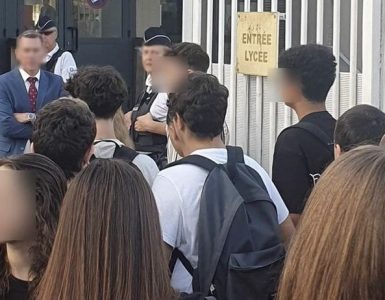 Rentrée scolaire : des policiers contrôlaient-ils le port de l'abaya à l'entrée du lycée Mistral d'Avignon ?