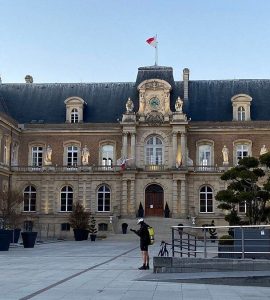 Guerre Israël-Hamas : l'hôtel de ville d'Amiens illuminé aux couleurs du drapeau de l’État d’Israël