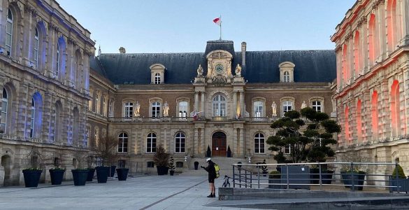 Guerre Israël-Hamas : l'hôtel de ville d'Amiens illuminé aux couleurs du drapeau de l’État d’Israël