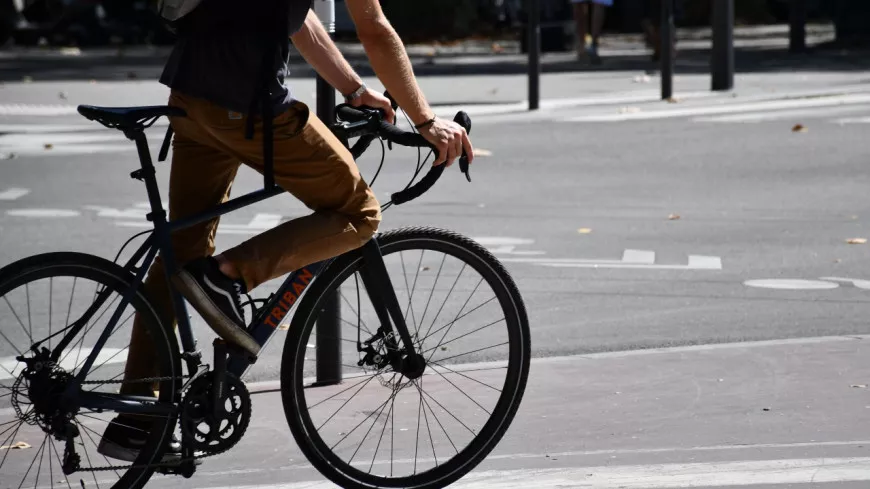 Près de Lyon : il mord un cycliste qui circulait sur un trottoir de Bron et lui arrache le lobe d’oreille