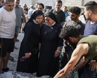 Guerre Israël-Hamas: les derniers chrétiens de Gaza victimes des bombardements israéliens