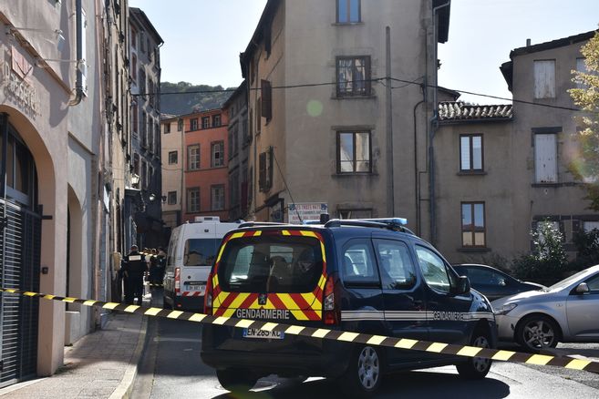 De nouveaux coups de feu tirés à Thiers, une place bouclée par la gendarmerie