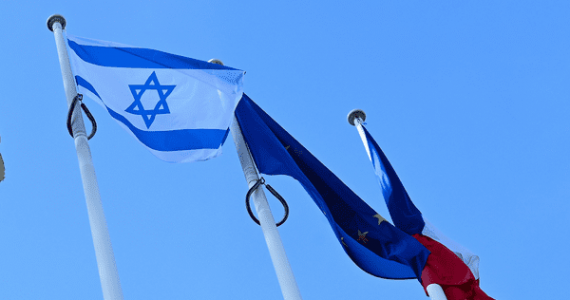 "Le sang des victimes est encore chaud que le drapeau israélien disparaît déjà" : polémique à la mairie de Strasbourg