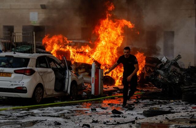 tag_reuters.com2023_newsml_LYNXMPEJ9601C_12023-10-07T063050Z_1_LYNXMPEJ9601C_RTROPTP_3_ISRAEL-PALESTINIANS-SIRENS.jpeg