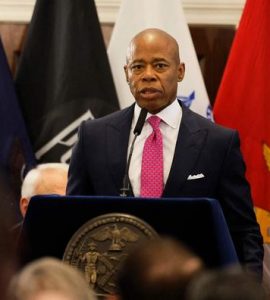 Des agents du FBI ont saisi les téléphones du maire de New York