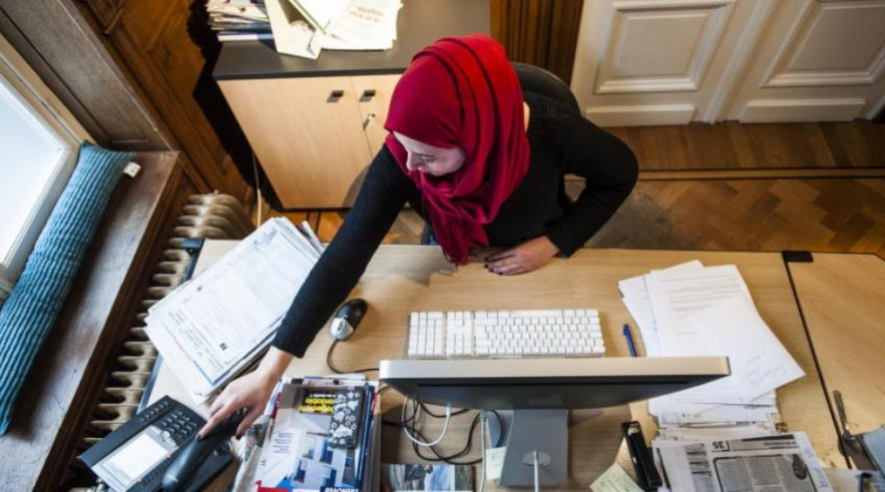 Voile islamique une administration publique peut interdire le port de