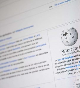 Wikipédia : entre polémiques et pages modifiées à l'excès, les batailles idéologiques rongent l'encyclopédie en ligne