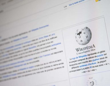 Wikipédia : entre polémiques et pages modifiées à l'excès, les batailles idéologiques rongent l'encyclopédie en ligne