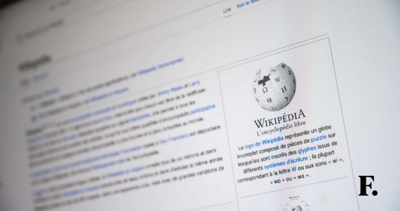 Wikipédia : entre polémiques et pages modifiées à l'excès, les batailles idéologiques rongent l'encyclopédie en ligne