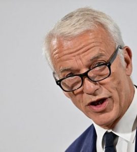 "Il y a encore beaucoup de chômeurs"... sur la loi immigration, le Medef ne suit pas le gouvernement