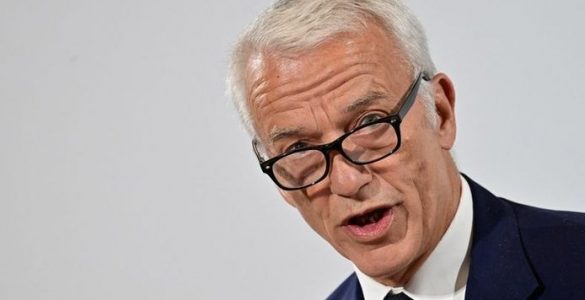 "Il y a encore beaucoup de chômeurs"... sur la loi immigration, le Medef ne suit pas le gouvernement