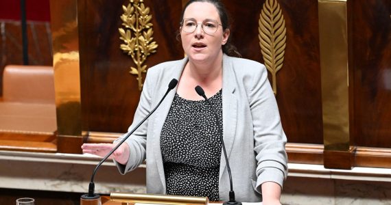 "Tu seras tondue à la Libération" : la députée écologiste Cyrielle Chatelain accuse un élu Renaissance de l'avoir menacée