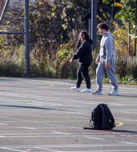 Le combat d'un lycéen accusé d'insultes racistes par un professeur et depuis déscolarisé à Marseille