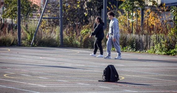 Le combat d'un lycéen accusé d'insultes racistes par un professeur et depuis déscolarisé à Marseille