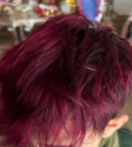 Cheveux roses à l'école : une maman d'élève et la direction d'un lycée de Valenciennes s'opposent