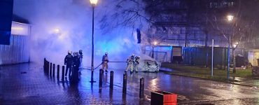 Lourd bilan du Réveillon à Bruxelles : voitures brûlées, pétards explosifs, arrestations… et une main arrachée ! Photos et vidéos à Molenbeek