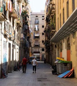 Los delincuentes argelinos siembran el terror en Ciutat Vella: más agresividad y menos miedo