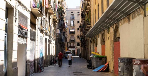 Los delincuentes argelinos siembran el terror en Ciutat Vella: más agresividad y menos miedo