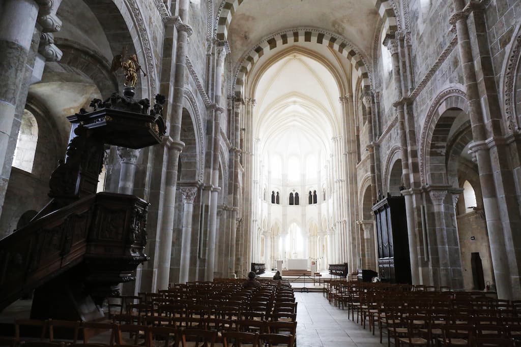 Paris un migrant pakistanais interpellé pour des dégradations dans l