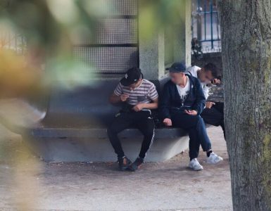 Paris : six hommes jugés pour avoir drogué et poussé des enfants des rues à voler les touristes au Trocadéro