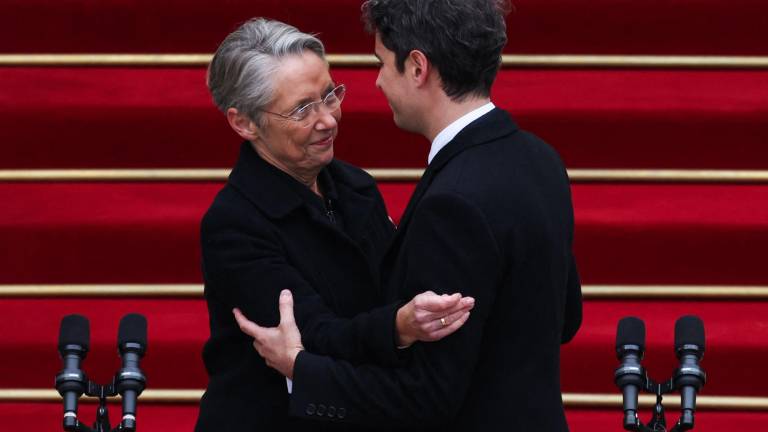 Gabriel Attal, 34 ans, devient Premier Ministre, il est le plus jeune à ...
