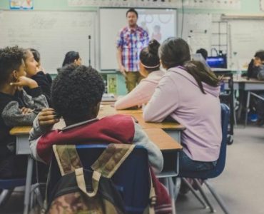 Le maire propose aux enseignants de les armer