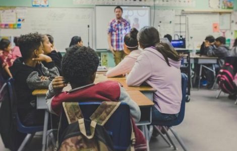 Le maire propose aux enseignants de les armer