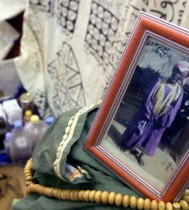 Un Camerounais appliquait une crème magique sur sa verge afin de pénétrer sa belle-fille, laquelle était ensorcelée : son procès a lieu à Mons