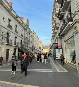 Tours : il fait chuter une septuagénaire en pleine rue sans raison et la blesse gravement