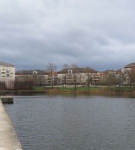Trois personnes jetées dans les eaux froides du lac de Créteil : le « serial pousseur » recherché par la police