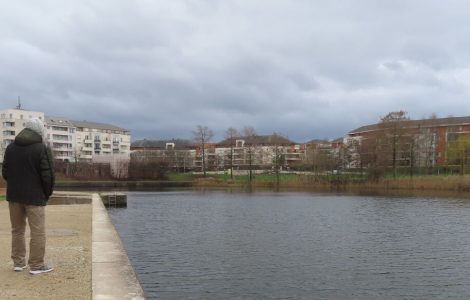 Trois personnes jetées dans les eaux froides du lac de Créteil : le « serial pousseur » recherché par la police