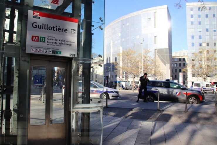 Lyon : un homme, porteur d’objets avec une croix gammée, tué lors d'une bagarre de rue