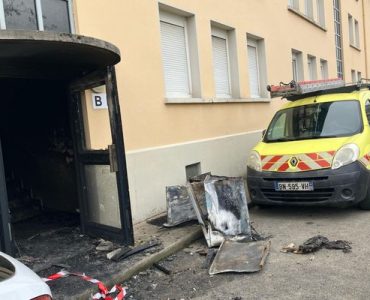 Deux blessés graves dans un incendie à Villeurbanne : le feu est parti dans deux escaliers différents