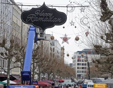 In Frankfurts FußgängerzoneErste deutsche Stadt hängt Ramadan-Beleuchtung auf