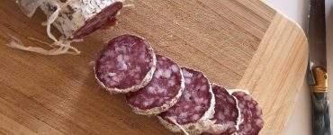 Un Rémois frappe toute sa famille à cause d’un saucisson trouvé dans le réfrigérateur