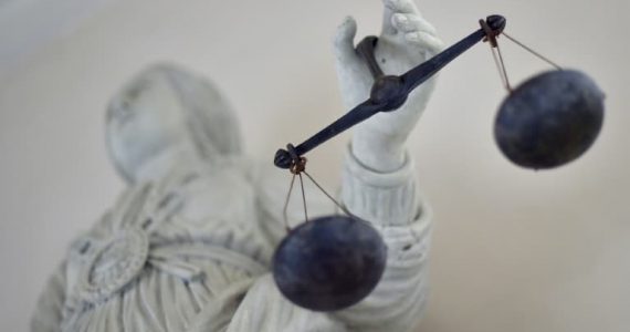 Mantes-la-Jolie: un homme condamné pour avoir frappé ses nièces à coup de barre de fer