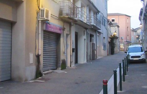 Vaison-la-romaine : une épicerie de nuit visée par des tirs à l’arme lourde, le maire réagit