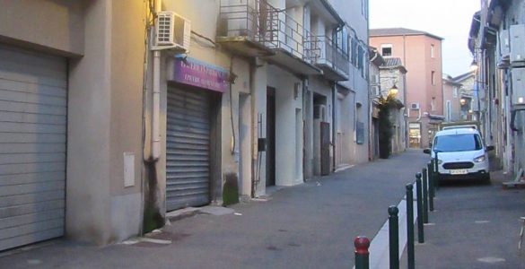 Vaison-la-romaine : une épicerie de nuit visée par des tirs à l’arme lourde, le maire réagit
