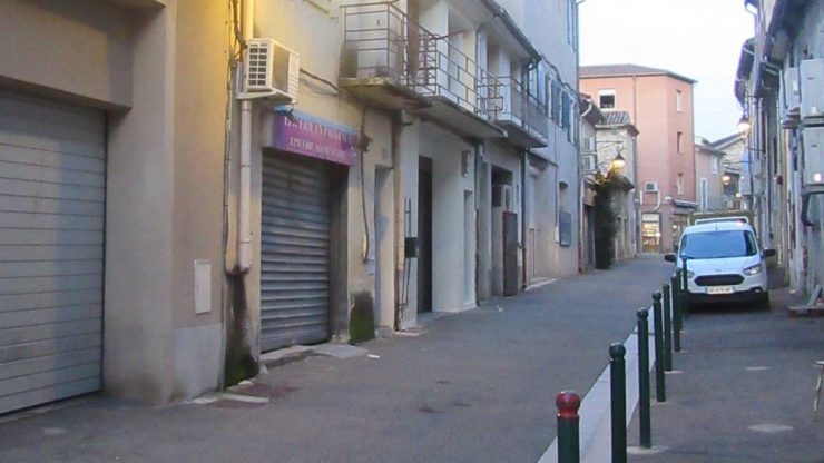 Vaison-la-romaine : une épicerie de nuit visée par des tirs à l’arme lourde, le maire réagit