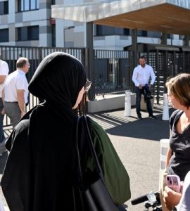 Des femmes voilées refoulées lors de portes ouvertes dans un collège d'Auxerre, le principal devra s'excuser
