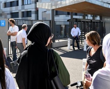 Des femmes voilées refoulées lors de portes ouvertes dans un collège d'Auxerre, le principal devra s'excuser