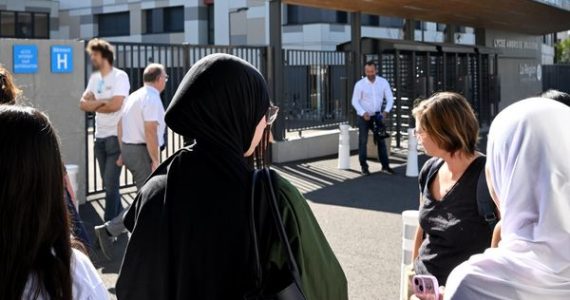 Des femmes voilées refoulées lors de portes ouvertes dans un collège d'Auxerre, le principal devra s'excuser