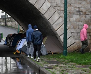 migrants-paris-jo-5c7d87-0@1x-370x300.jpeg