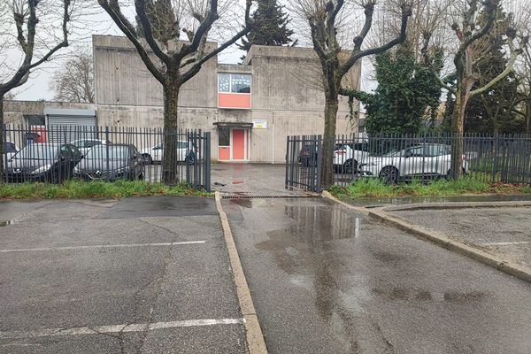 Fusillade devant une école à Valence : un blessé par balles